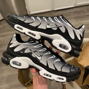 Nike Air Max Plus Black / Metallic Silver Size 13 | 14